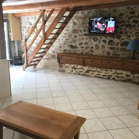 Location De Charme Au Coeur De L'auvergne * Yronde-et-Buron
